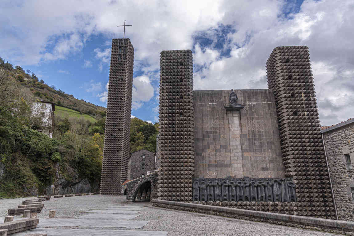 Guipúzcoa - Oñati 22 - santuario de Arantzazu.jpg